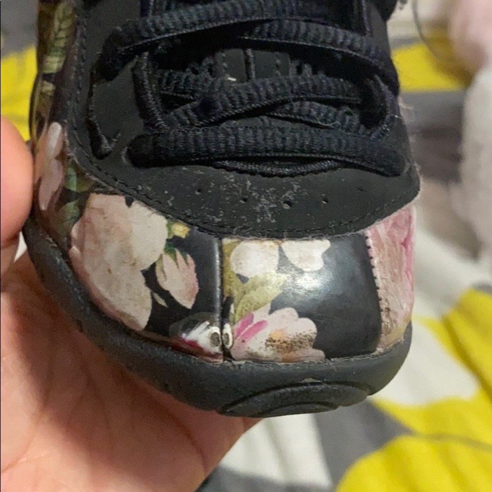 Shoes - Picture 4 of 7